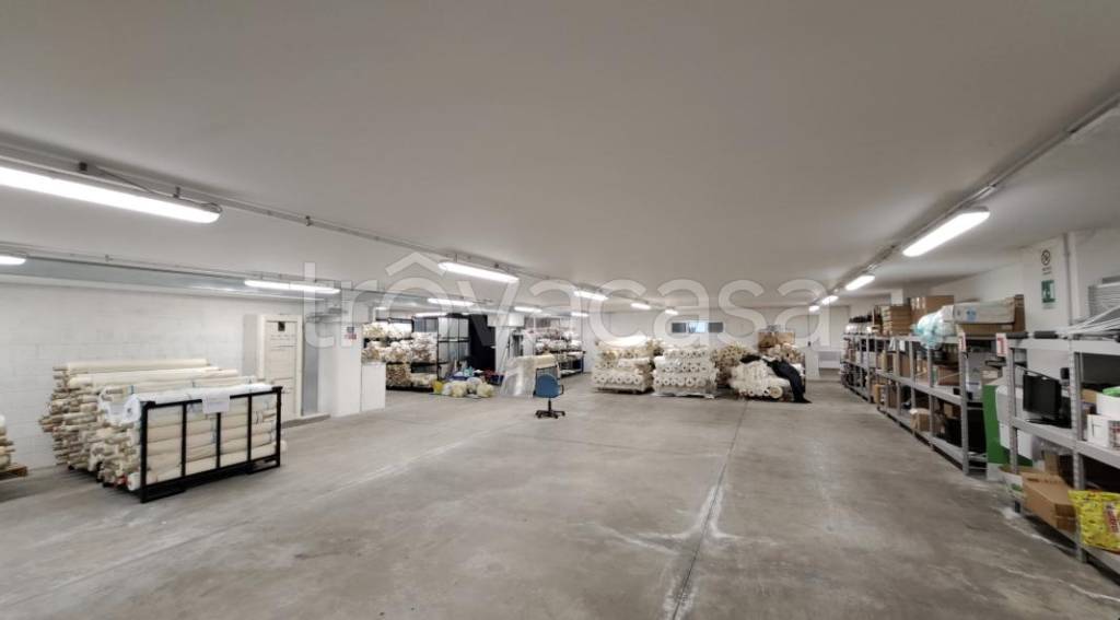 locale commerciale in vendita a Cassina Rizzardi