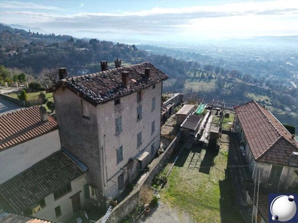 casa indipendente in vendita a Castelmarte