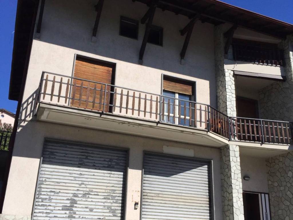 negozio in vendita a Castelmarte