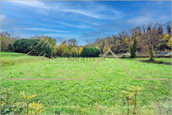 terreno edificabile in vendita a Castelmarte