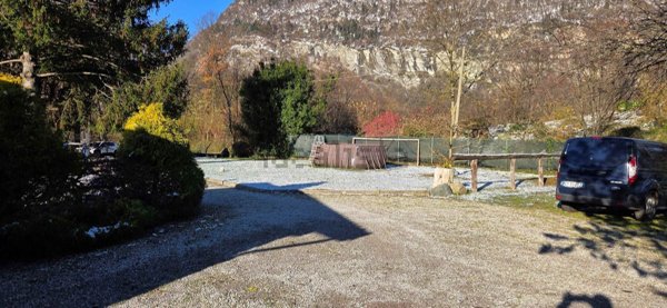 negozio in vendita a Castelmarte