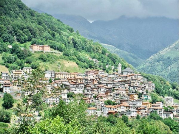 casa indipendente in vendita a Cavargna