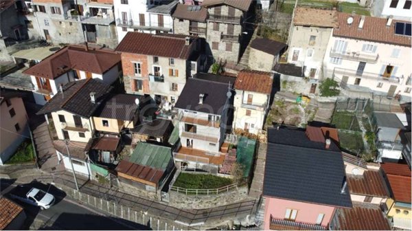 casa indipendente in vendita a Cavargna in zona Segalè