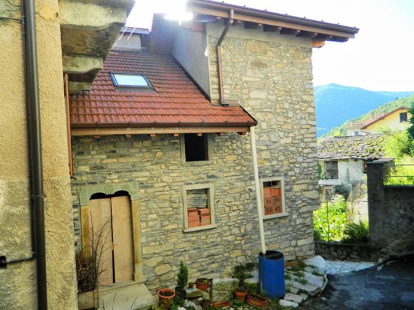 casa indipendente in vendita a Cerano d'Intelvi