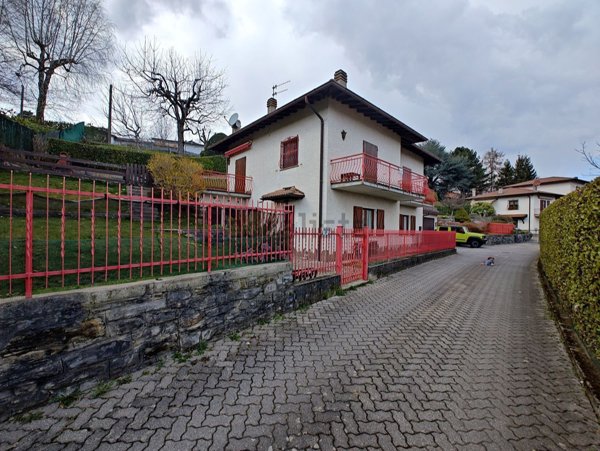 casa indipendente in vendita a Cerano d'Intelvi