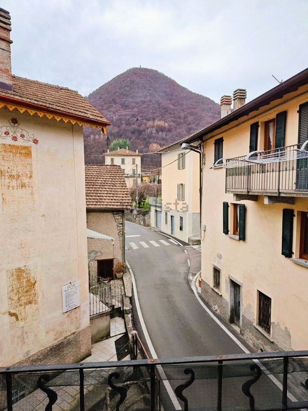 casa indipendente in vendita a Cerano d'Intelvi