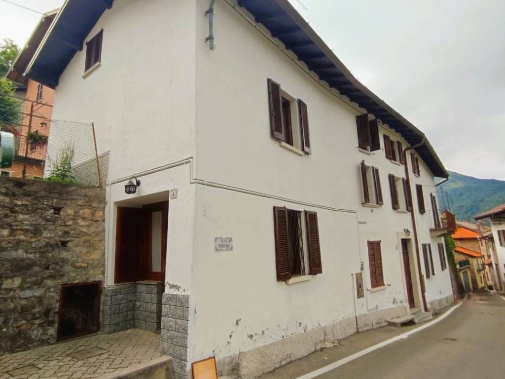 casa indipendente in vendita a Cerano d'Intelvi