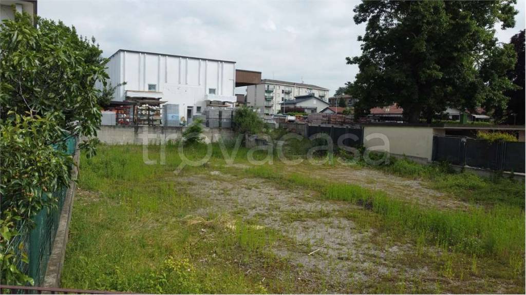 terreno edificabile in vendita a Cermenate