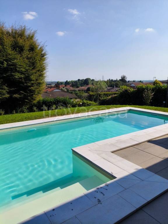 casa indipendente in vendita a Cermenate