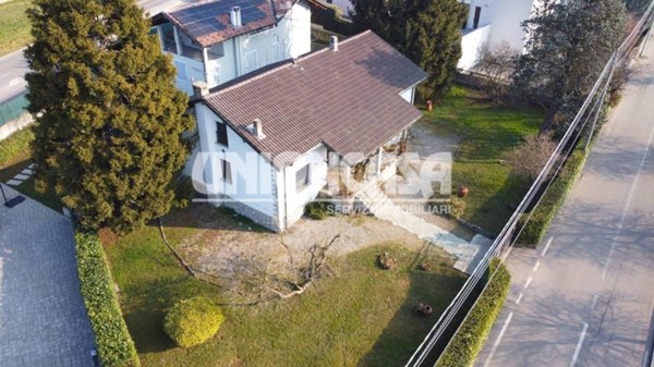 casa indipendente in vendita a Cermenate