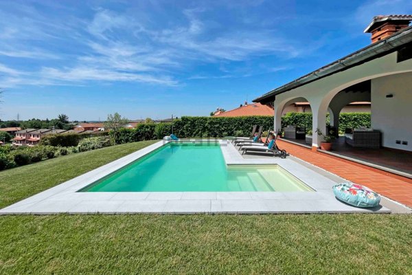 casa indipendente in vendita a Cermenate