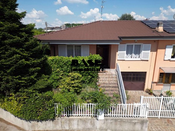 casa indipendente in vendita a Cermenate
