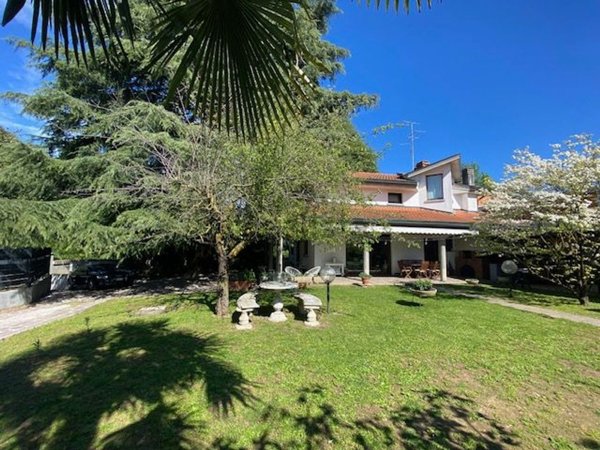 casa indipendente in vendita a Cermenate