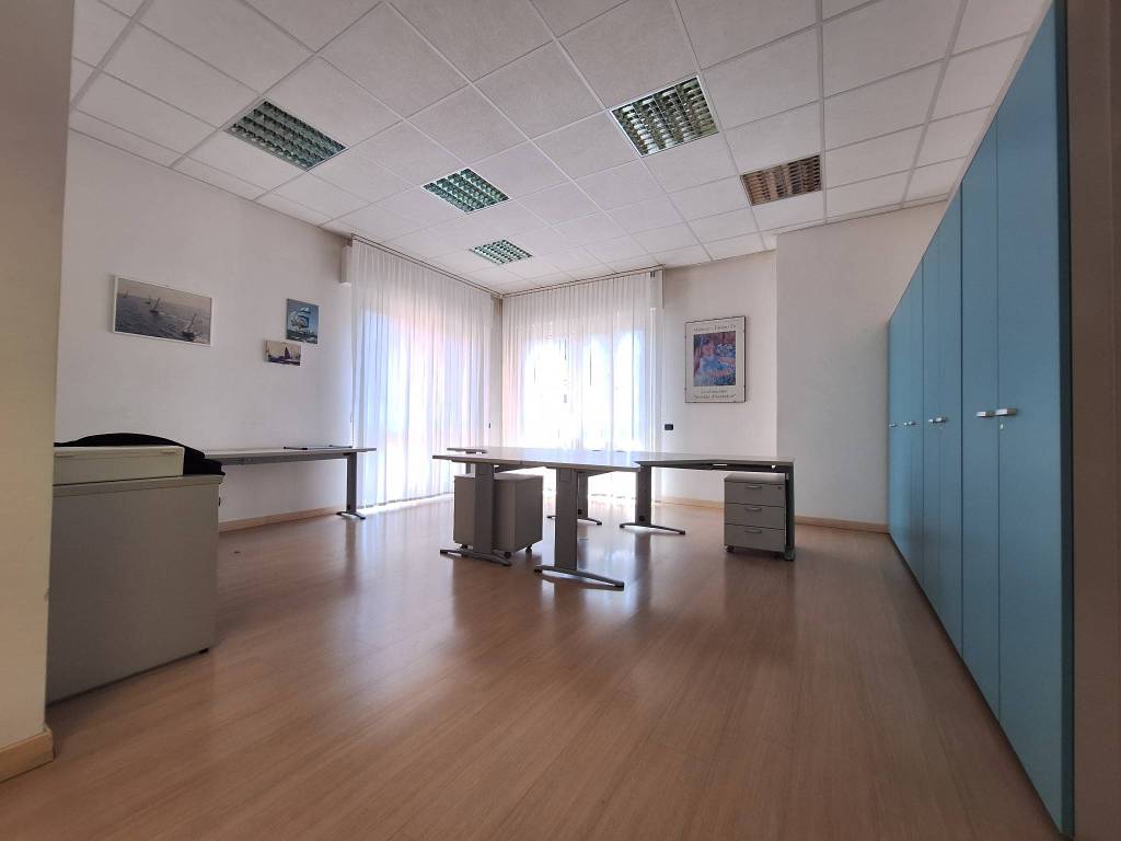 ufficio in vendita a Cermenate