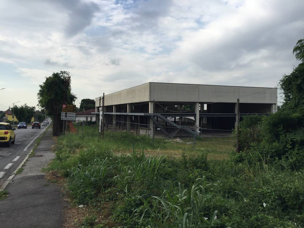 negozio in vendita a Cermenate