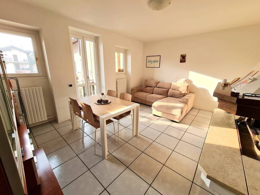 casa indipendente in vendita a Cermenate