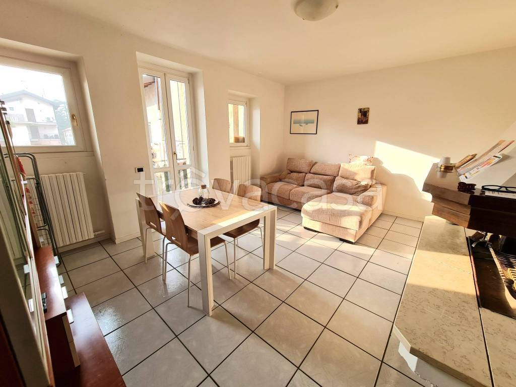 casa semindipendente in vendita a Cermenate