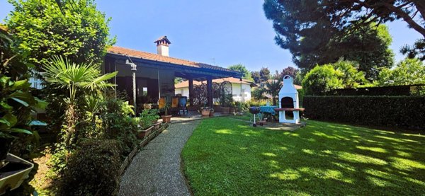 casa indipendente in vendita a Cermenate