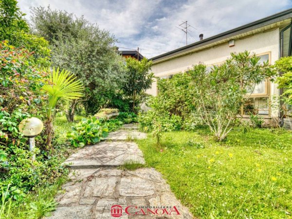 casa indipendente in vendita a Cermenate