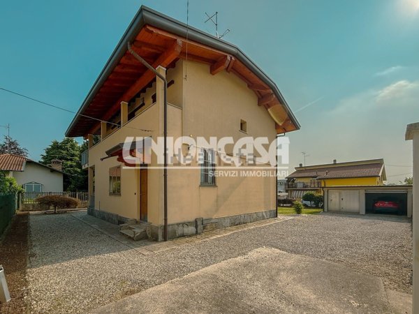 casa indipendente in vendita a Cermenate