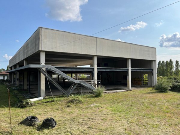 capannone in vendita a Cermenate