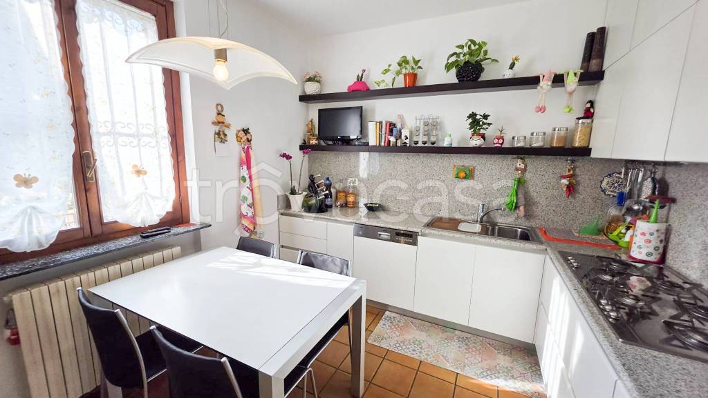 casa indipendente in vendita a Cermenate in zona Cascina Lavezzari