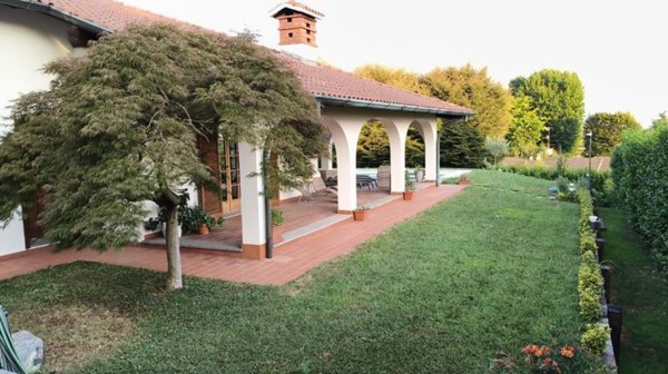 casa indipendente in vendita a Cermenate