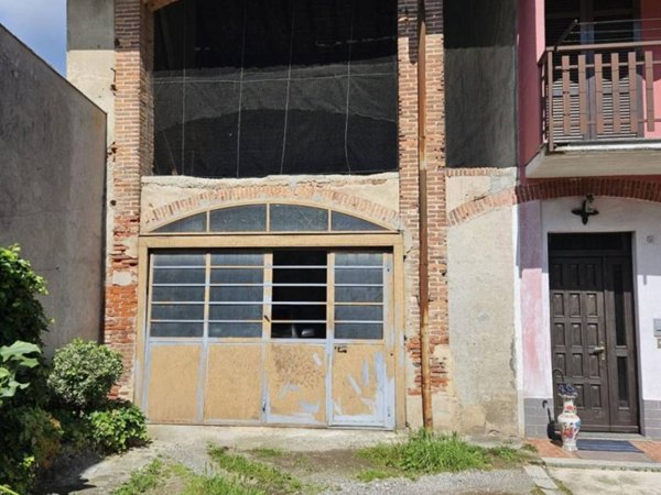 locale commerciale in vendita a Cermenate