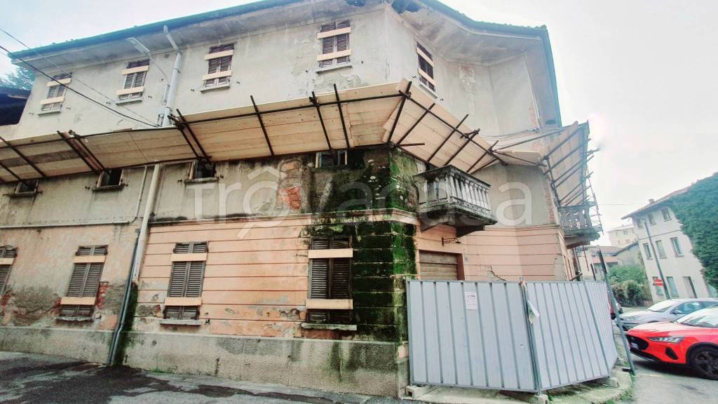 rudere in vendita a Cermenate