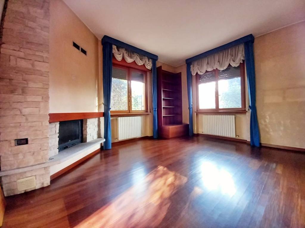 casa indipendente in vendita a Cermenate