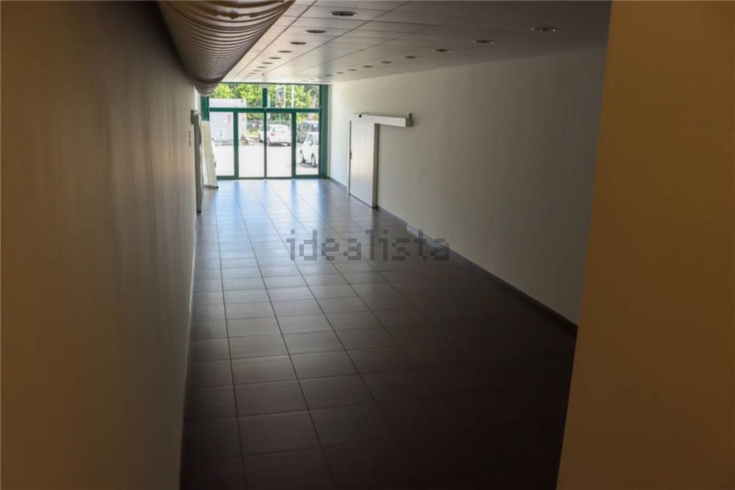 locale commerciale in vendita a Cermenate