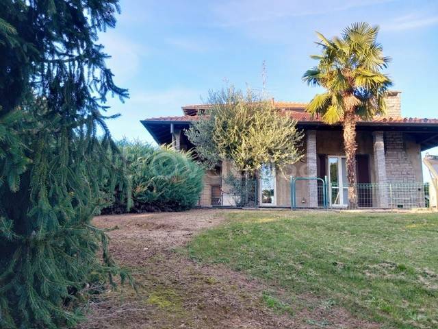 casa indipendente in vendita a Cermenate