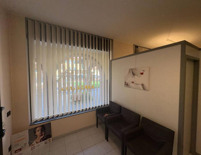 locale commerciale in vendita a Cermenate in zona Asnago