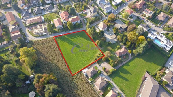 terreno edificabile in vendita a Cermenate