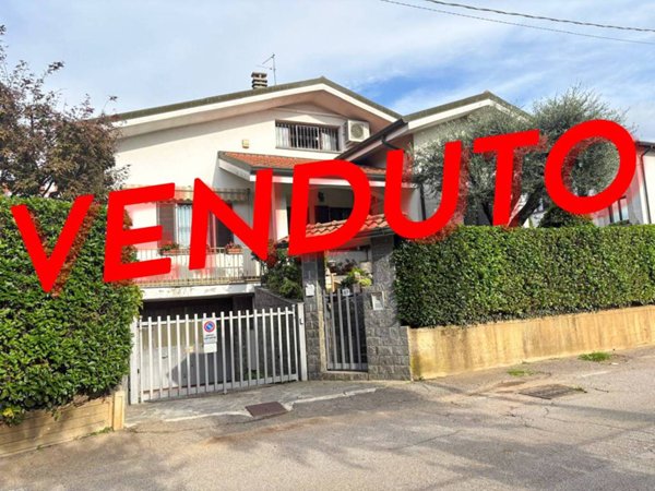 casa indipendente in vendita a Cermenate in zona Cascina Lavezzari