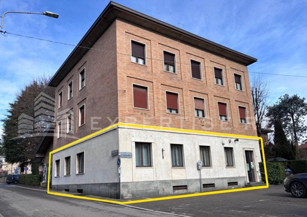 locale commerciale in vendita a Cermenate