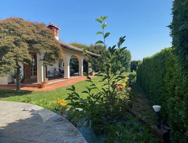 casa indipendente in vendita a Cermenate