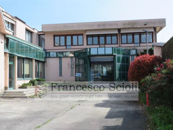 locale di sgombero in vendita a Cermenate
