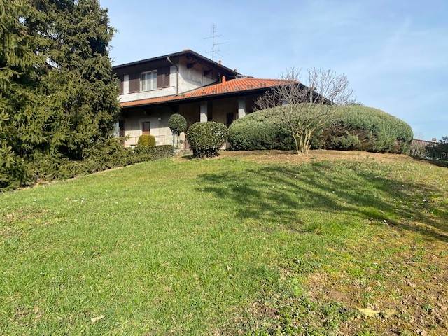 casa indipendente in vendita a Cermenate