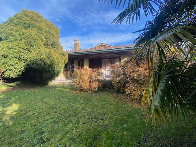 casa indipendente in vendita a Cermenate