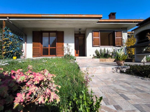 casa indipendente in vendita a Cermenate