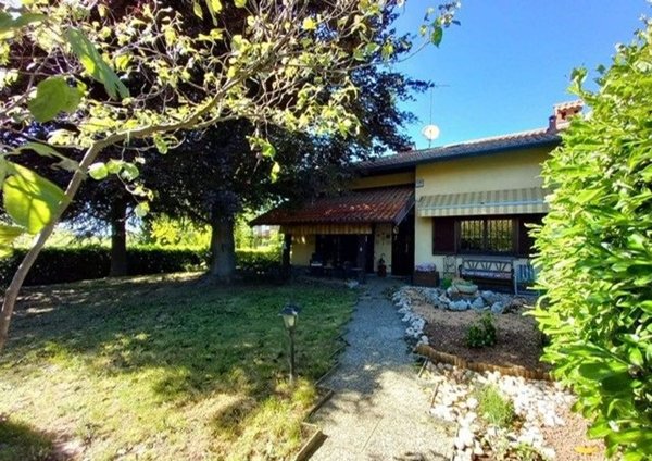 casa indipendente in vendita a Cermenate