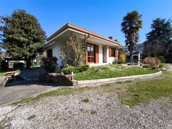 casa indipendente in vendita a Cermenate