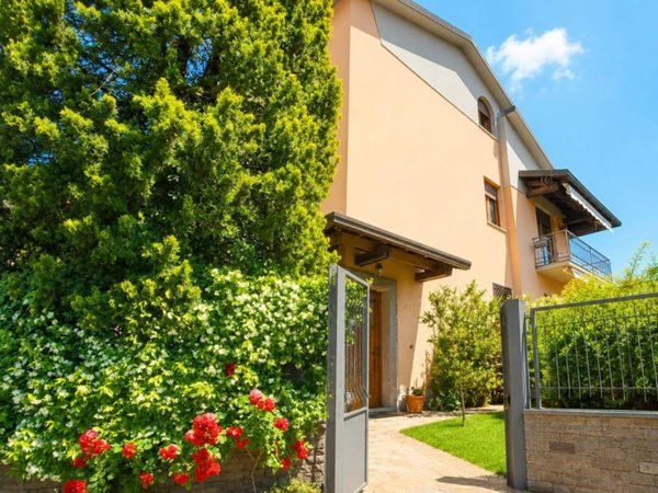 casa indipendente in vendita a Cermenate