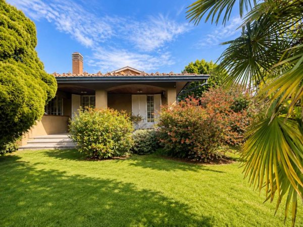 casa indipendente in vendita a Cermenate