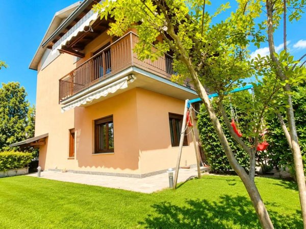 casa indipendente in vendita a Cermenate