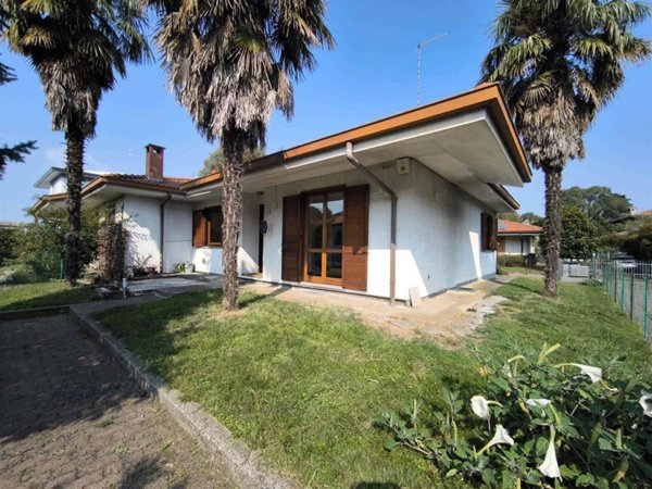 casa indipendente in vendita a Cermenate in zona Asnago