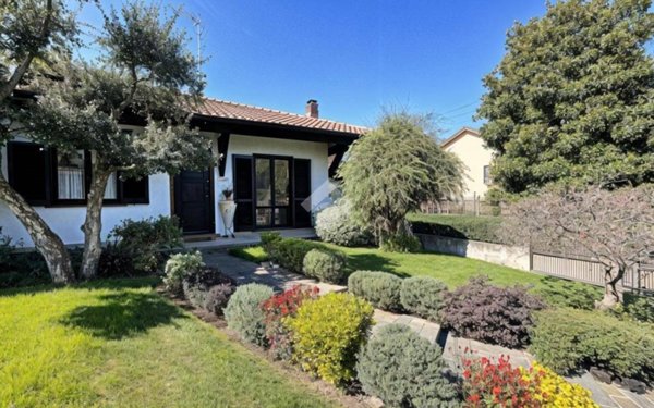 casa indipendente in vendita a Cermenate in zona Cascina Lavezzari