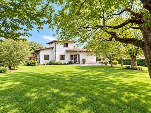 casa indipendente in vendita a Cermenate