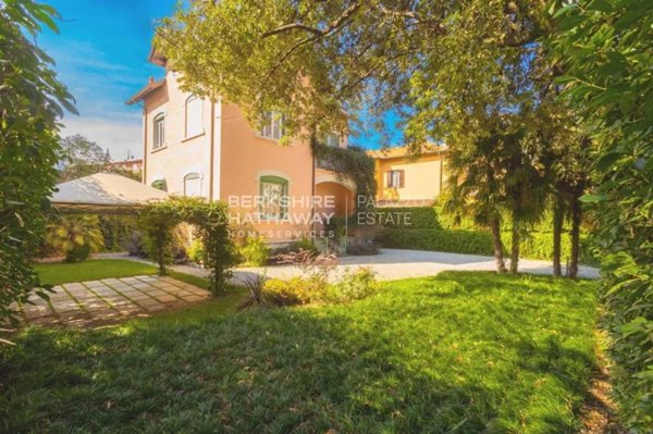 casa indipendente in vendita a Cernobbio